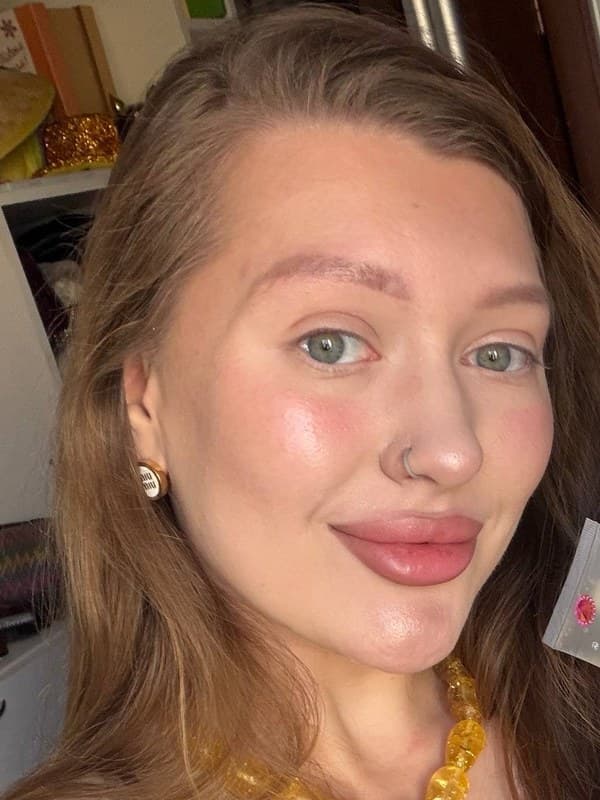 An ordinary selfie of the heroine